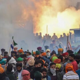 شلیک گاز اشک‌‌آور به کشاورزان معترض در هند
