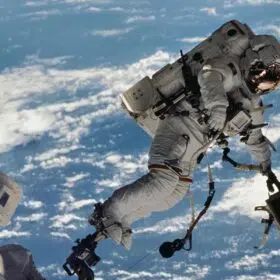 پناه گرفتن فضانوردان در ایستگاه فضایی بین‌المللی